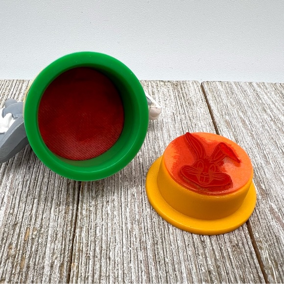 Vintage 1983 Warner Bros Bugs Bunny Figurine and Rubber Stamp Set of Two Bully - Picture 4 of 10